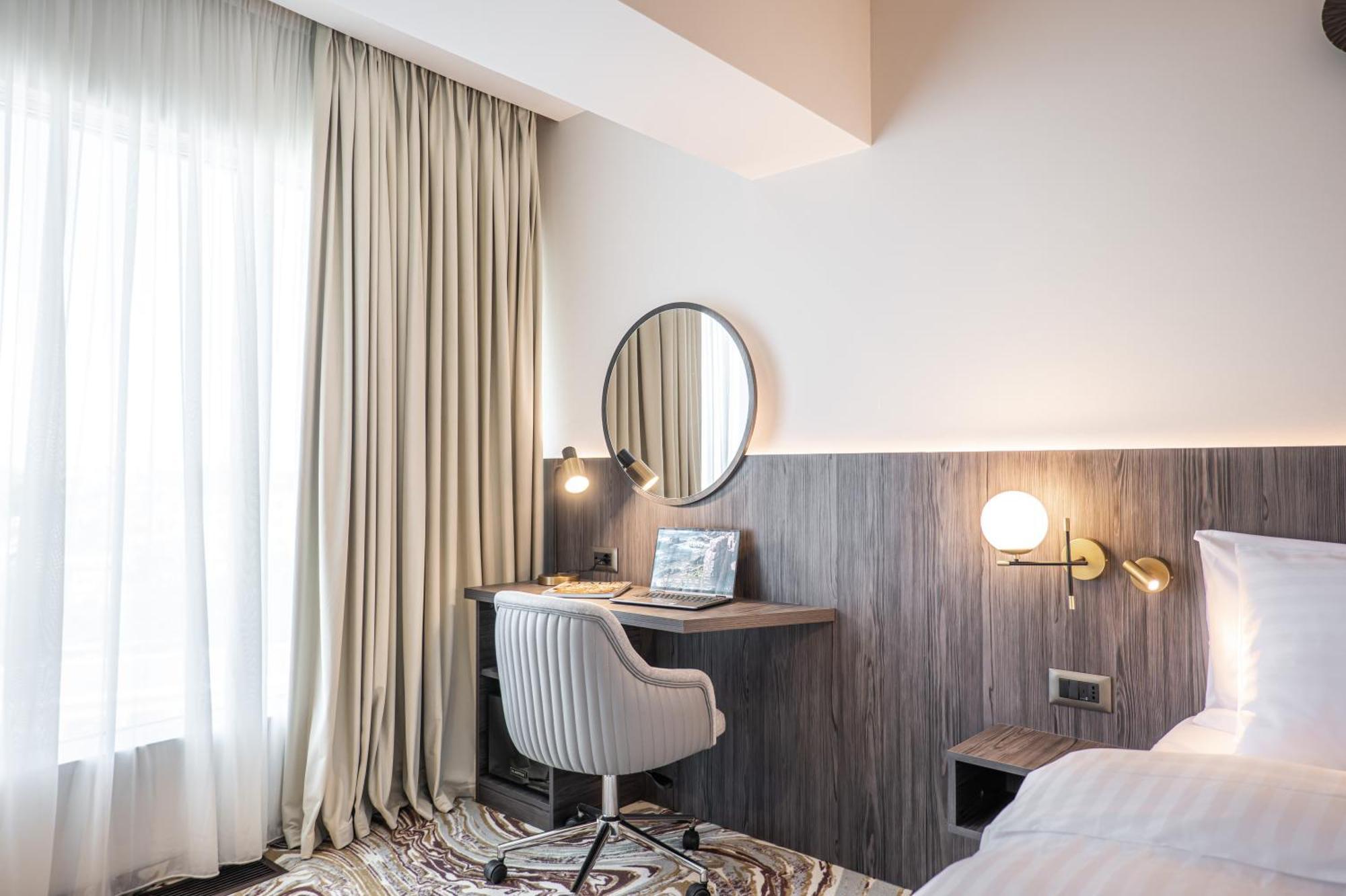 Ramada By Wyndham Bucharest Otopeni Airport Exteriér fotografie