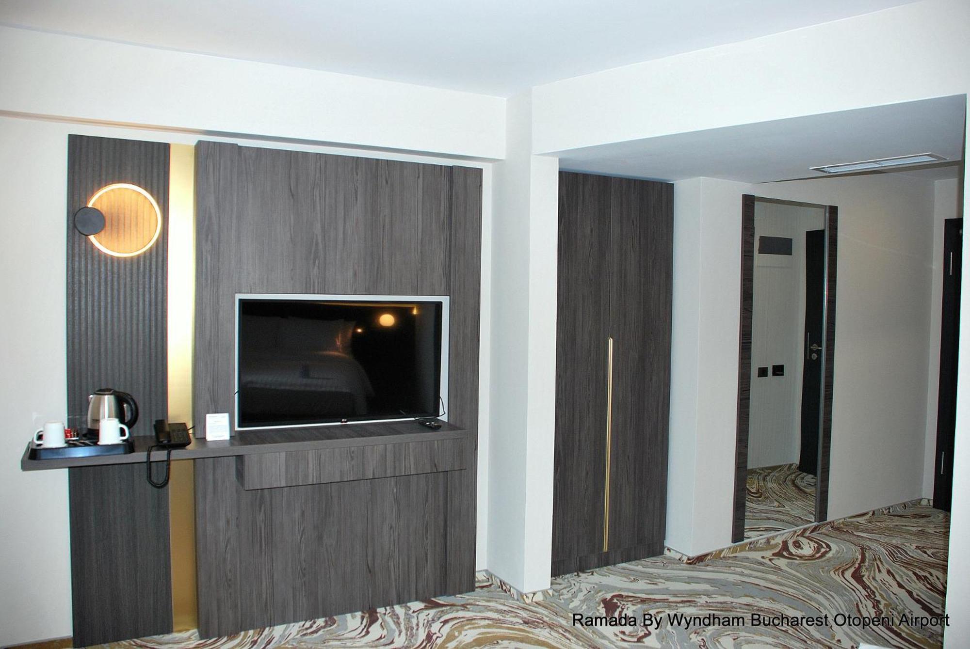 Ramada By Wyndham Bucharest Otopeni Airport Exteriér fotografie