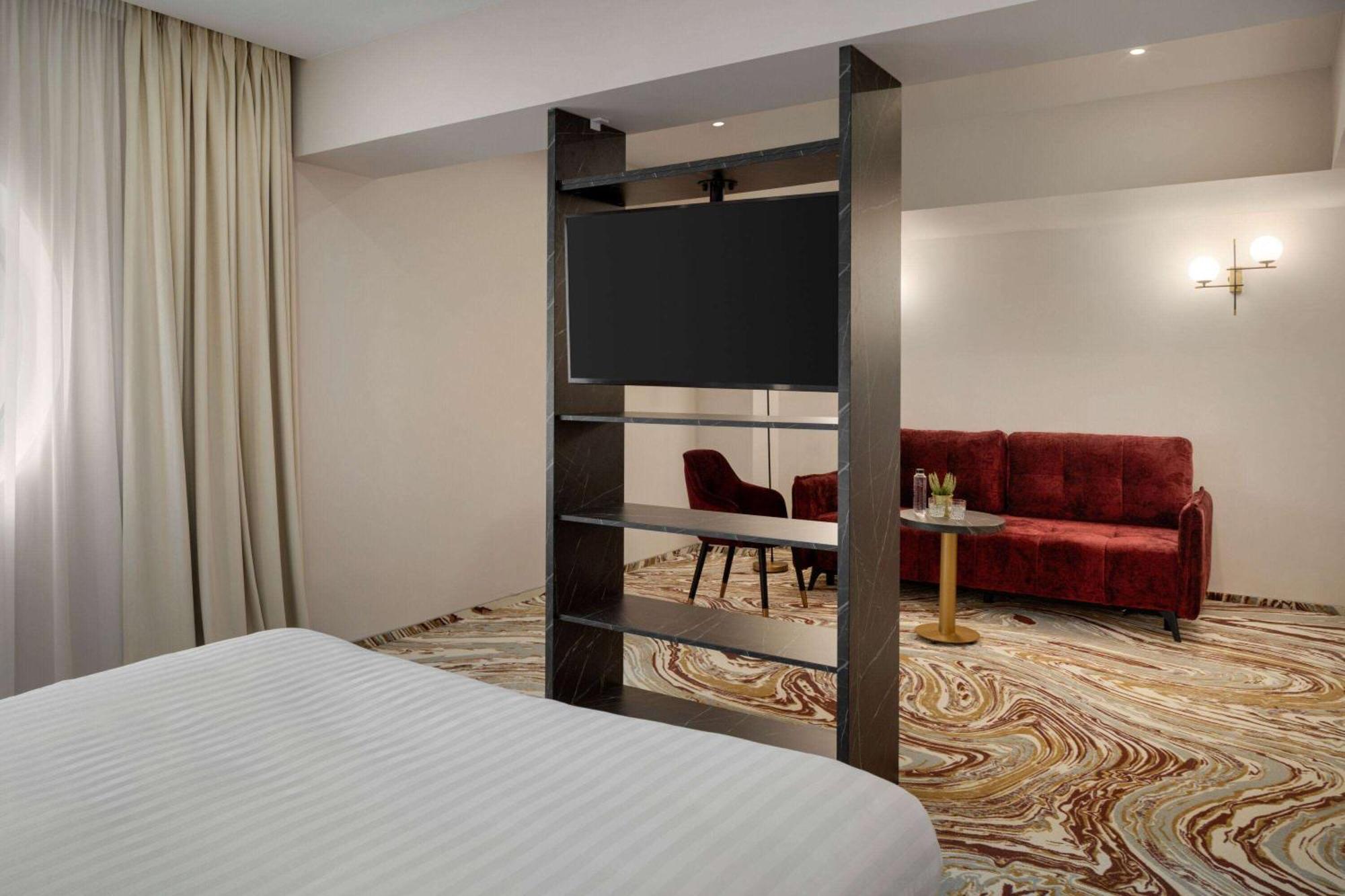 Ramada By Wyndham Bucharest Otopeni Airport Exteriér fotografie